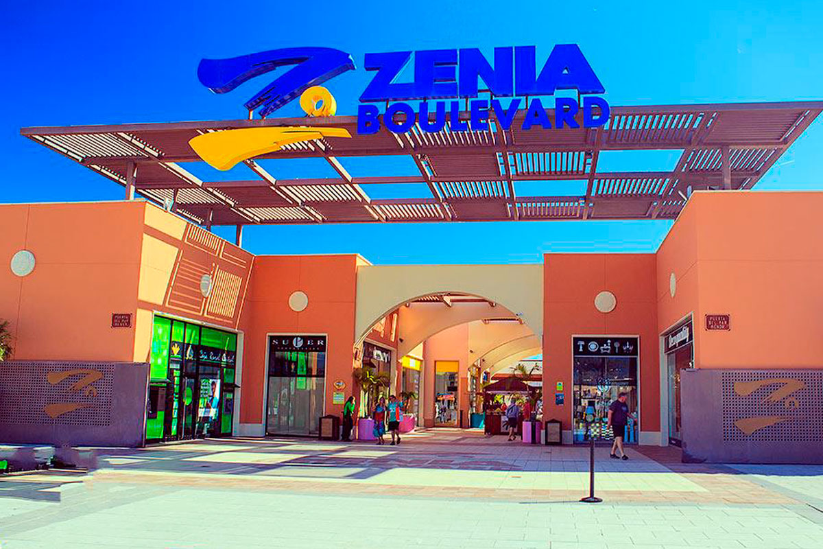 Centro Comercial ZENIA Boulevard, Alicante, con más de 2000 plazas.